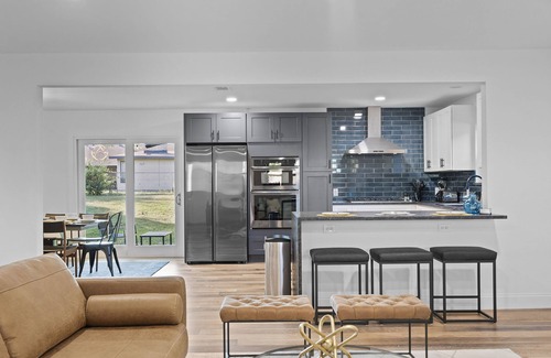 East MLK Casa | Modern Spacious min to Downtown/Domain *King Bed*