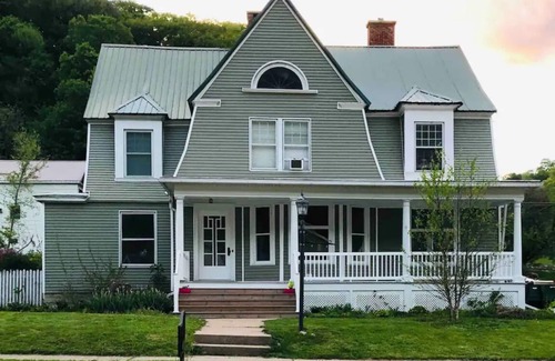 McGregor Casa | Retiro moderno y espacioso en el río Mississippi