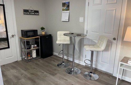 Shearer Hills - Ridgeview Casa | Modern Spacious Suite in Central SA/10 min to Downtown! RiverWalk! The Alamo!
