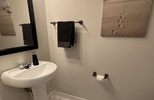 Red Deer Casa | Modern spacious suite, south end, pet friendly!