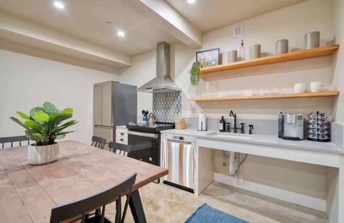 Mississippi District Apartamento | Modern Spanish 3BR | Steps to Mississippi