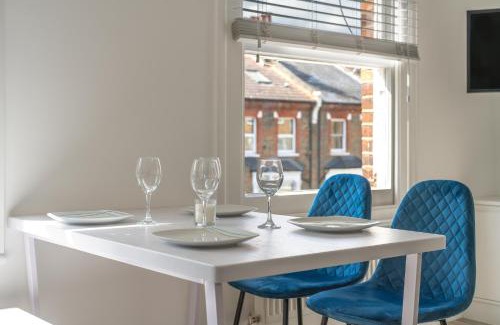 Queen's Park Apartamento | Modern Split Level 2BR Spacious Apt Maida Vale