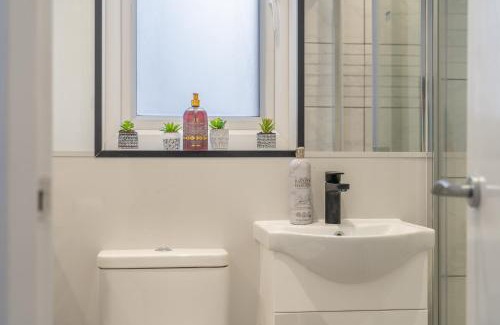 Queen's Park Apartamento | Modern Split Level 2BR Spacious Apt Maida Vale