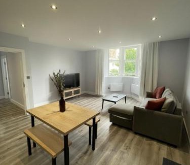 Abingdon Apartamento | Modern Square Flat - En-Suites - Luxury - 6 Guests