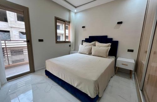 Camp El Ghoul Apartamento | Modern Stay 3 bedroom City Center with Balcony