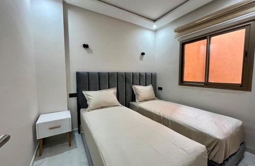 Camp El Ghoul Apartamento | Modern Stay 3 bedroom City Center with Balcony