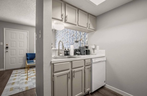 Hancock Apartamento | Modern Stay Near Downtown, Fast Wi-Fi+ Parking