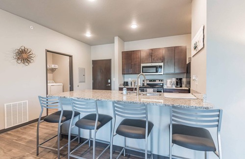 Ames Apartamento | Modern Stay Near Jack Trice Stadium - Walk to ISU