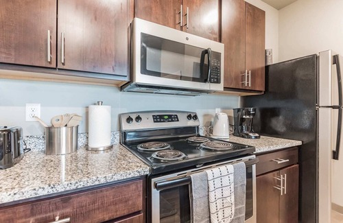 Ames Apartamento | Modern Stay Near Jack Trice Stadium - Walk to ISU