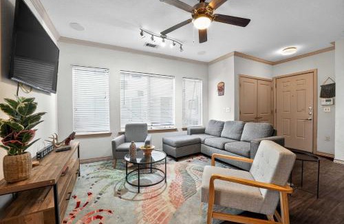 West Campus Apartamento | Modern Stay With Resort Style Perks