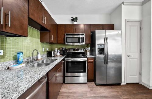 West Campus Apartamento | Modern Stay With Resort Style Perks