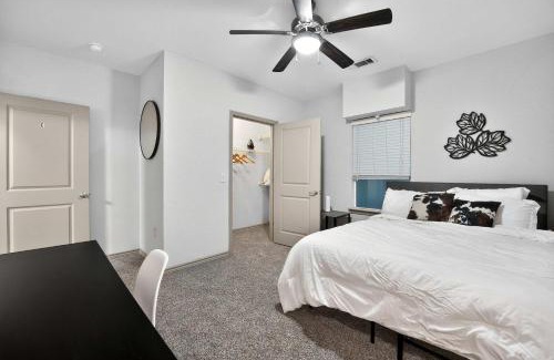 West Campus Apartamento | Modern Stay With Resort Style Perks