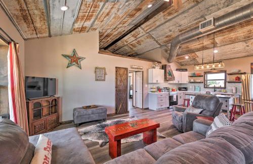 Morgan Mill Casa | Modern Stephenville Farmhouse 8 Mi to Dtwn!