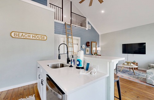 Port Bolivar Casa | Modern | Steps to Beach | Shared Pool & Playground