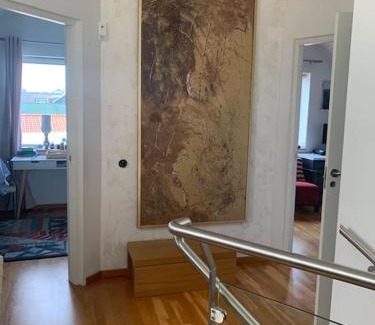 Vastra Frolunda Villa | Modern stor villa nära havet och 10 min till city
