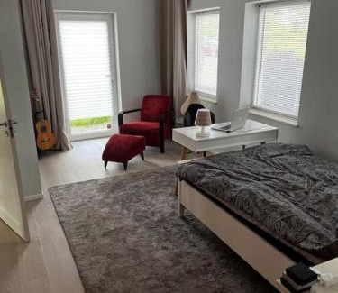 Vastra Frolunda Villa | Modern stor villa nära havet och 10 min till city