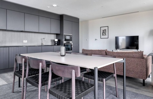 Stratford and New Town Apartamento | Modern Stratford 2BR w/ Security & Gym, nr Train Station, by Blueground
