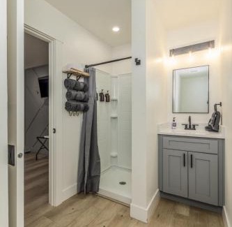 Coeur d'Alene Apartamento | Modern Studio #11 - Food Trucks & Mins to CDA Lake