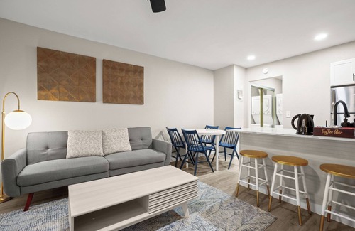 Allandale Apartamento | Modern Studio in Austin - Fast WiFi + Washer/Dryer