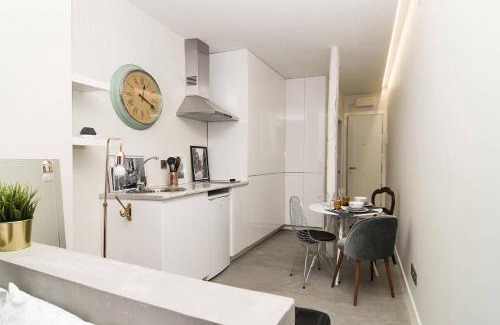 Embajadores Apartamento | Modern Studio in Embajadores Street by Batuecas