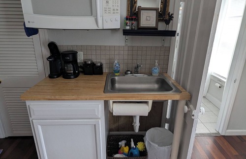 Oswego Apartamento | Modern Studio in Oswego - Walk to Lake & Shops
