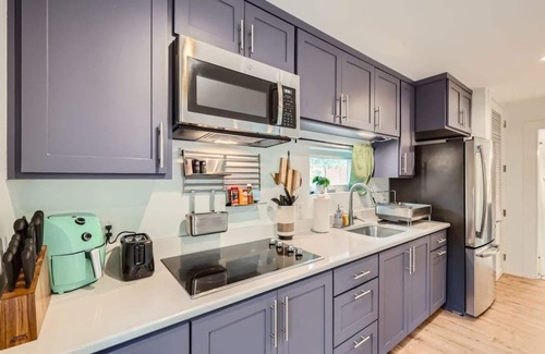 Holly Casa | Modern Studio in Walkable Holly District-ACL-UT-F1