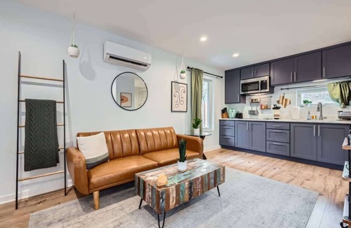 Holly Casa | Modern Studio in Walkable Holly District-ACL-UT-F1