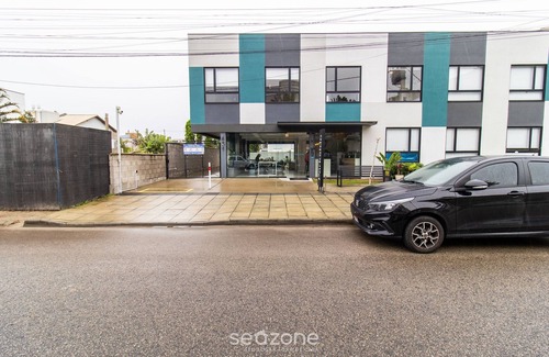 Cachoeira do Bom Jesus Apartamento | Modern Studio Just Minutes From the Beach Sid0209