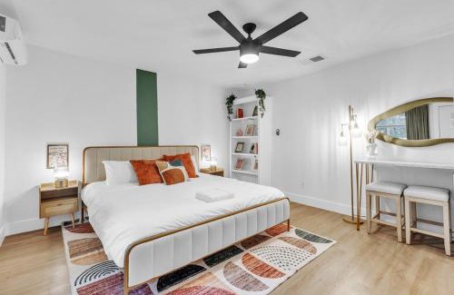 Austin Apartamento | Modern Studio Unit Near Downtown, King Bed, WiFi
