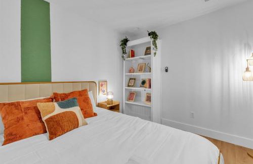 Austin Apartamento | Modern Studio Unit Near Downtown, King Bed, WiFi