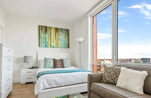 White Plains Apartamento | Modern Studio | Upscale Amenities | Kitchen & Laundry