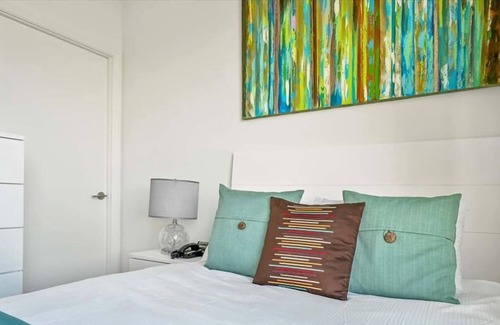 White Plains Apartamento | Modern Studio | Upscale Amenities | Kitchen & Laundry
