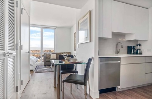 White Plains Apartamento | Modern Studio | Upscale Amenities | Kitchen & Laundry