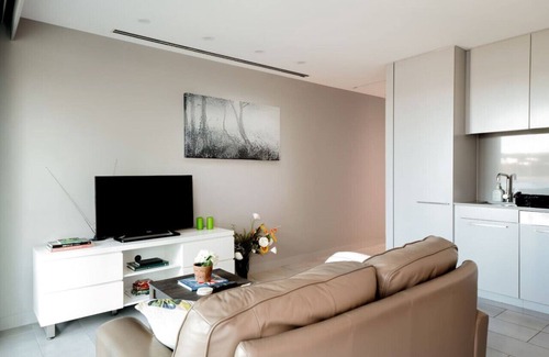 Kingston Apartamento | Modern studio w/t wifi & parking