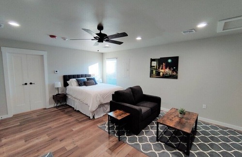 Tahlequah Apartamento | Modern Studio Walk to Bars, Restaurants, Shopping #1