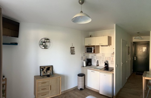 Equemauville Apartamento | modern studio with pool near Honfleur