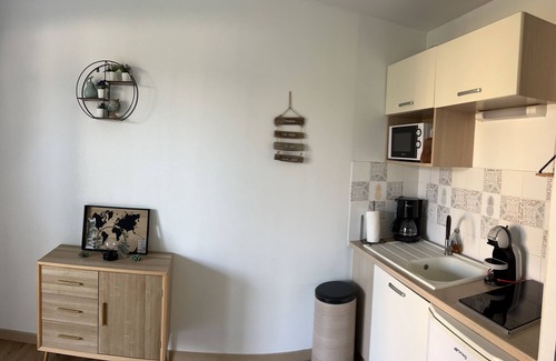 Equemauville Apartamento | modern studio with pool near Honfleur