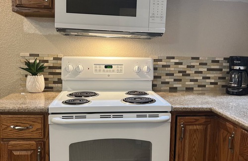 Roseville Apartamento | Modern Studio With Full Kitchen & Bathroom