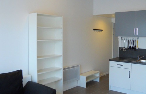 La Madeleine Apartamento | Estudio moderno con terraza orientada al sur, WiFi, a 700 m de la playa, todas las tiendas.