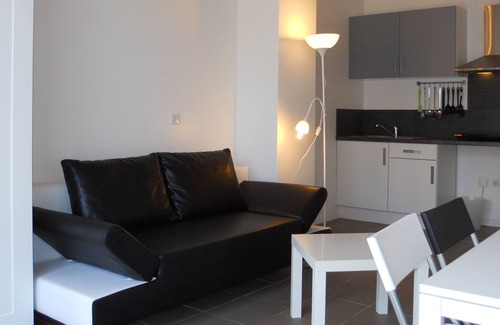 La Madeleine Apartamento | Estudio moderno con terraza orientada al sur, WiFi, a 700 m de la playa, todas las tiendas.