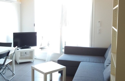 La Madeleine Apartamento | Estudio moderno con terraza orientada al sur, WiFi, a 700 m de la playa, todas las tiendas.