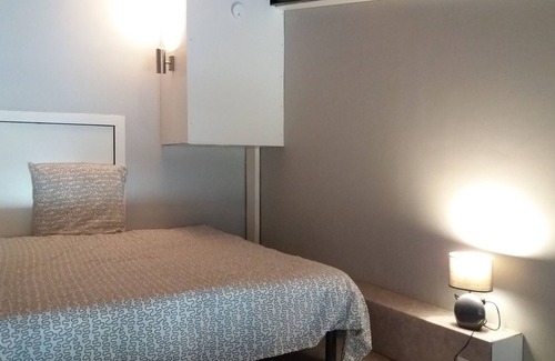 La Madeleine Apartamento | Estudio moderno con terraza orientada al sur, WiFi, a 700 m de la playa, todas las tiendas.