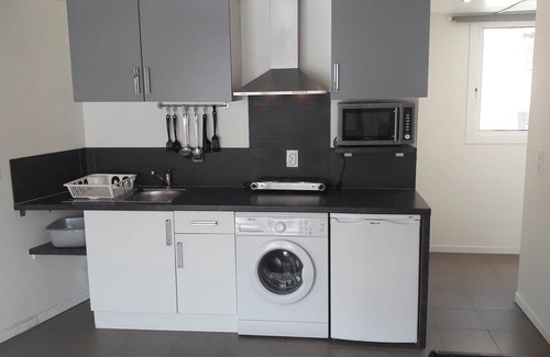 La Madeleine Apartamento | Estudio moderno con terraza orientada al sur, WiFi, a 700 m de la playa, todas las tiendas.