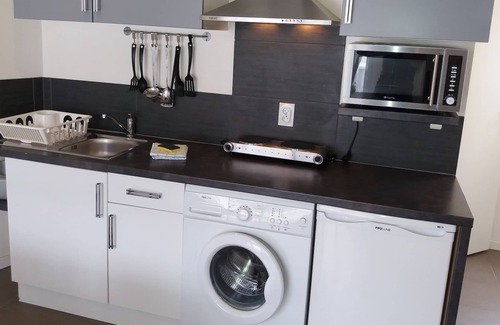 La Madeleine Apartamento | Estudio moderno con terraza orientada al sur, WiFi, a 700 m de la playa, todas las tiendas.