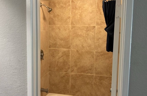 Broadmoor Apartamento | Modern Studio with King Bed and Queen Sofa Sleeper In Central Baton Rouge