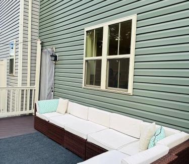 Fort Meade Casa | Modern Style Townhouse in Fort Meade - Baltimore