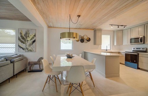 Westward Villas Subdivision Casa | Modern & Stylish 2BR Unit Walking Distance to BahaMar, Restaurants, and More!