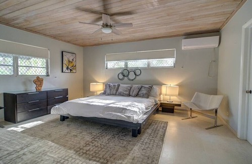 Westward Villas Subdivision Casa | Modern & Stylish 2BR Unit Walking Distance to BahaMar, Restaurants, and More!