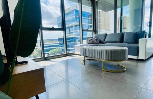 Macquarie Park Apartamento | Modern stylish 3 bedroom condo - Parking, Gym, Pool