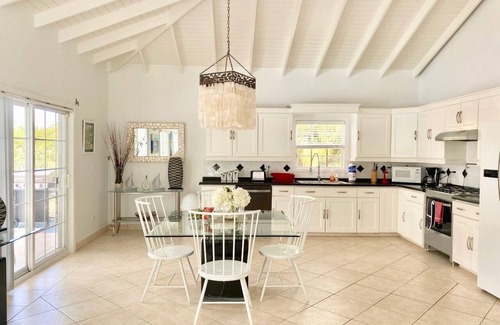 Jolly Harbour Villa | Villa elegante con piscina privada, a poca distancia de Jolly Beach y Mari